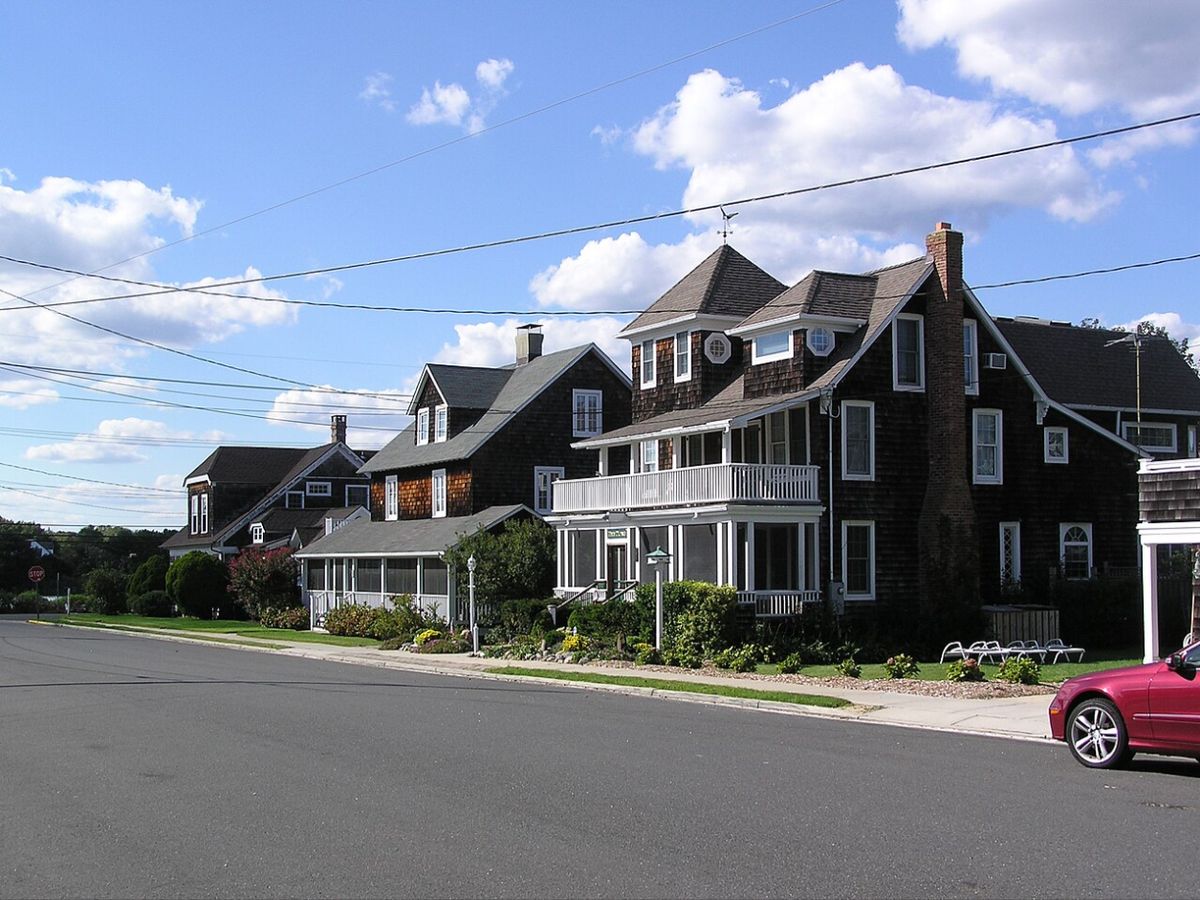 Cedar-shingle homes in the Bay Head Historic District