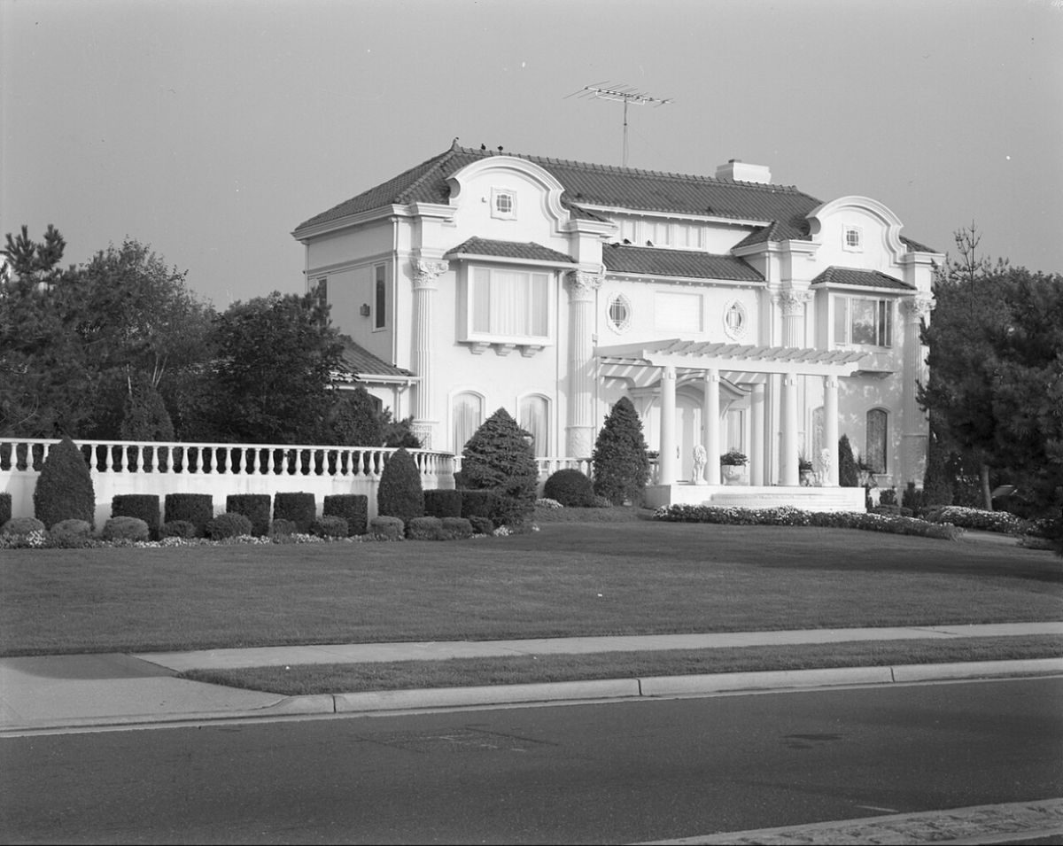 Oceanfront estate on Ocean Boulevard, Deal